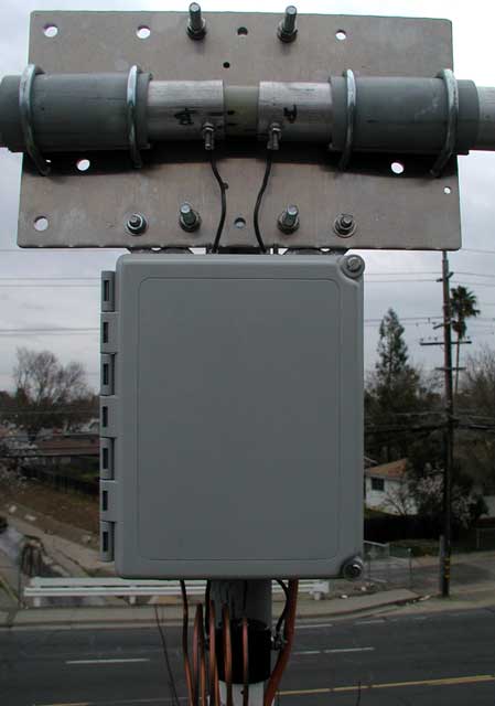 Mast plate, relay box and hair pin