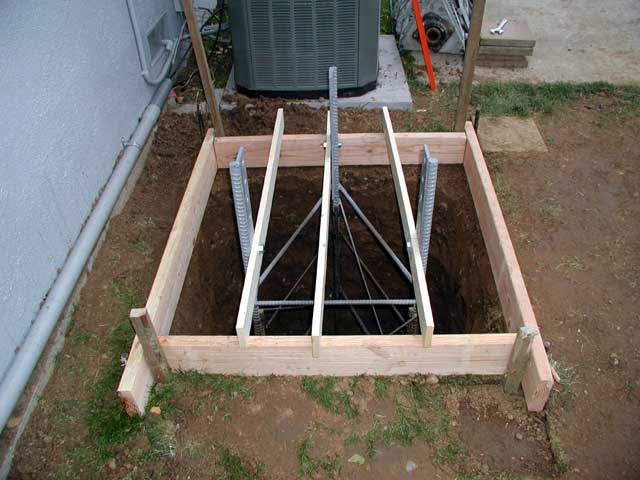 Tower base correctly mounted in hole