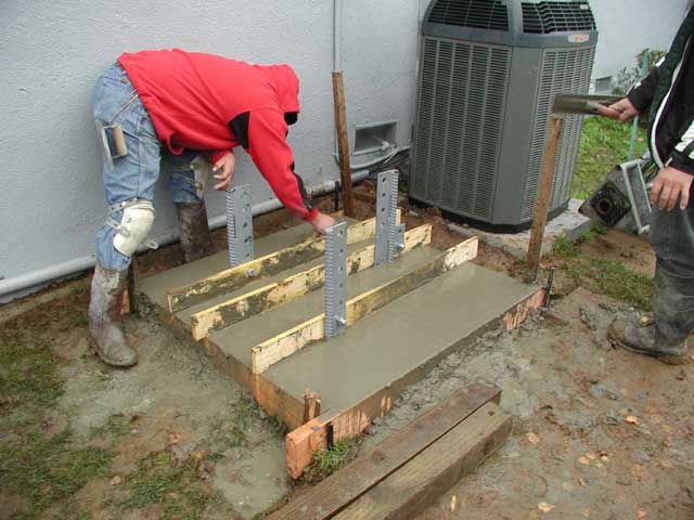 Doing finishing work on cement